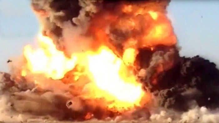 L’armée irakienne fait exploser un camion-kamikaze de Daesh au lance-roquettes - VIDEO