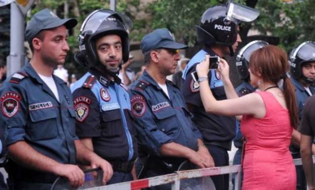 Armenian journalist, activist detained in Yerevan for allegedly carrying knife