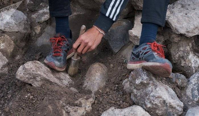 Arqueólogos hallan en Turquía un jarrón con la primera "carita sonriente"
