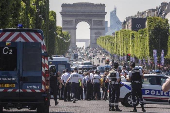 Arrestados en Francia cuatro familiares del agresor de los Campos Elíseos