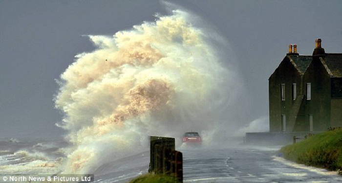 Gusty winds hit Europe "" on both sides of the Channel - VIDEO