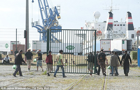 French ferry workers burn tyres to block Calais port - VIDEO