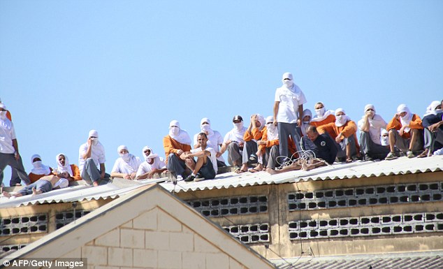 Brazilian inmates take hostages in jail riot - VIDEO