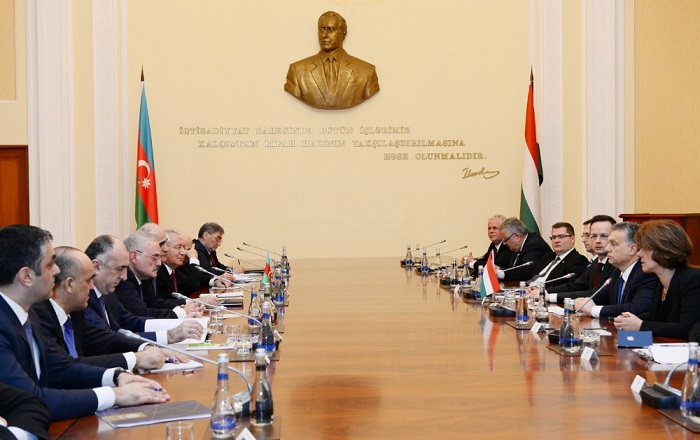 Le Premier ministre Artour Rassizadé a tenu une réunion urgente à la SOCAR