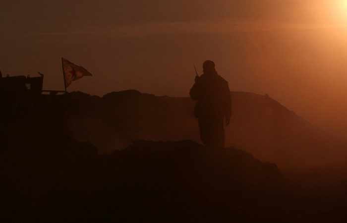 El asalto de la capital de Daesh en Siria: una guerra de 'todos contra todos'
