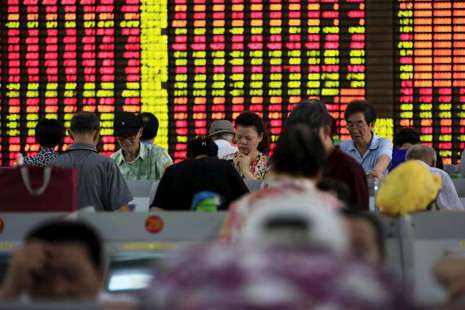 Asian shares wobble as China rate cut fails to calm nerves