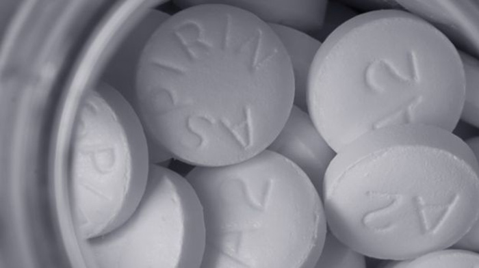 Daily aspirin linked to higher risk of bleeding in elderly