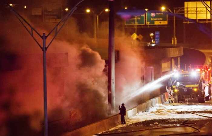 Atlanta: three arrested as major interstate bridge collapses after huge fire