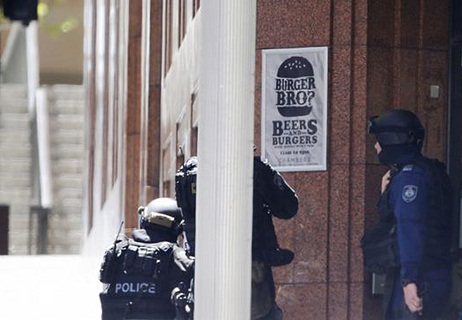 Sydney gunman reportedly demands ISIS flag as some hostages escape