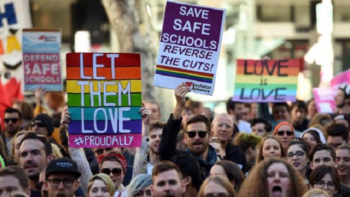 Australie: l`adoption du mariage gay reportée