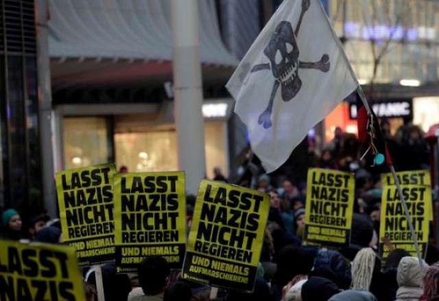 Thousands protest against Austrian government's shift to the right