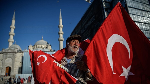 Purge en Turquie : la police perquisitionne trois tribunaux d`Istanbul