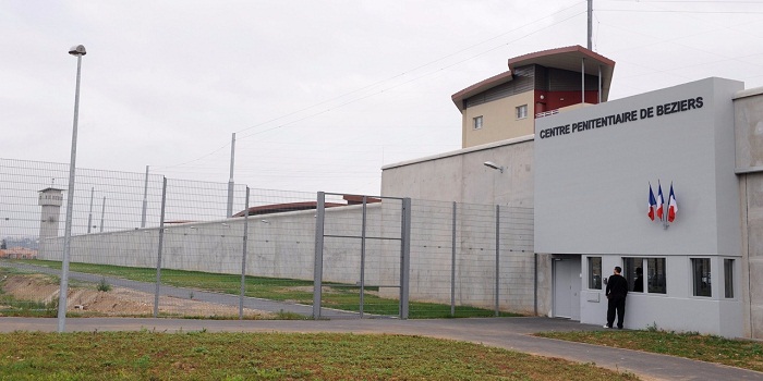 Ils dirigeaient des réseaux de prostitution depuis...leurs cellules de prison