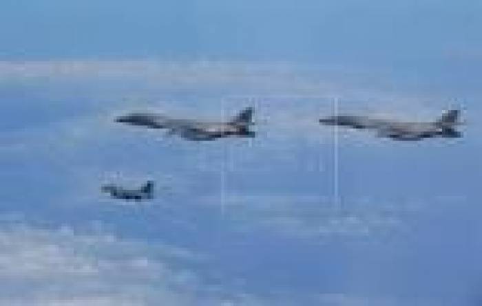 EEUU envía dos bombarderos a maniobrar sobre Corea tras el misil norcoreano