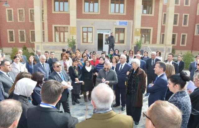 PACE members meet with IDPs