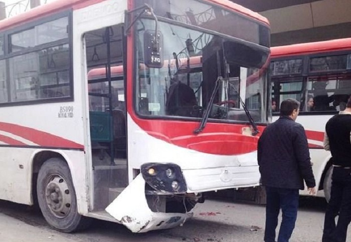 Bakıda avtobus piyadanı vuraraq öldürüb