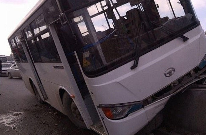 Bakıda avtobus qəzası: Ölən var