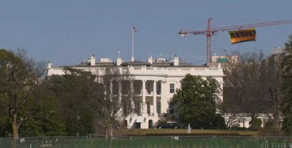 Greenpeace lance une opération coup de poing contre la Maison Blanche