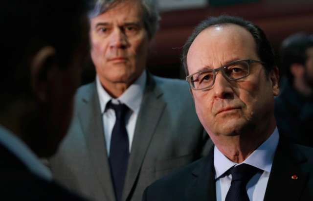 Hollande veut mobiliser "tous les moyens" de l'État contre la guerre `cybernétique`