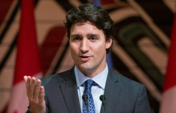 Twitter bave devant de vieilles photos de Trudeau