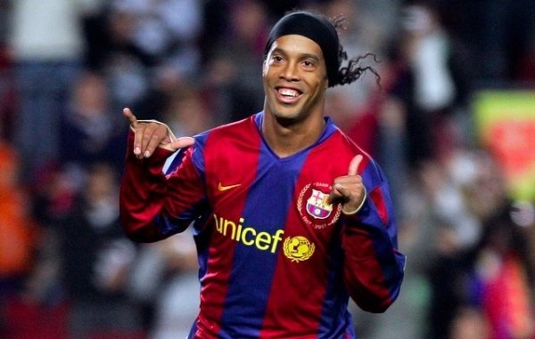 Ronaldinho ambassadeur du FC Barcelone