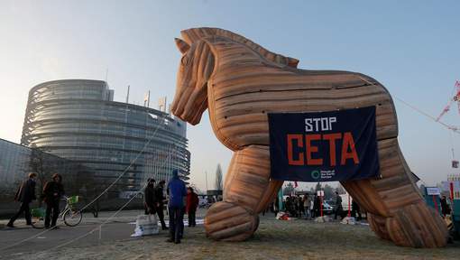 Manifestation anti-CETA devant le Parlement européen