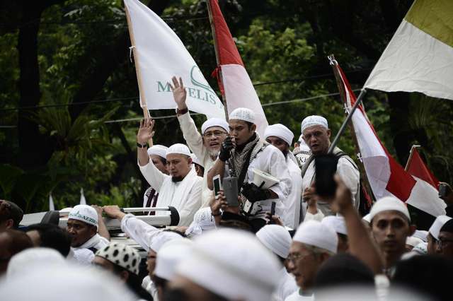 Indonésie: le gouverneur chrétien de Jakarta jugé pour insulte à l`islam