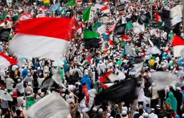 À Jakarta, des milliers d'islamistes manifestent contre le gouverneur chrétien