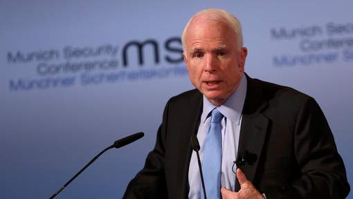 John McCain met en garde Trump: C`est comme ça que les dictateurs commencent