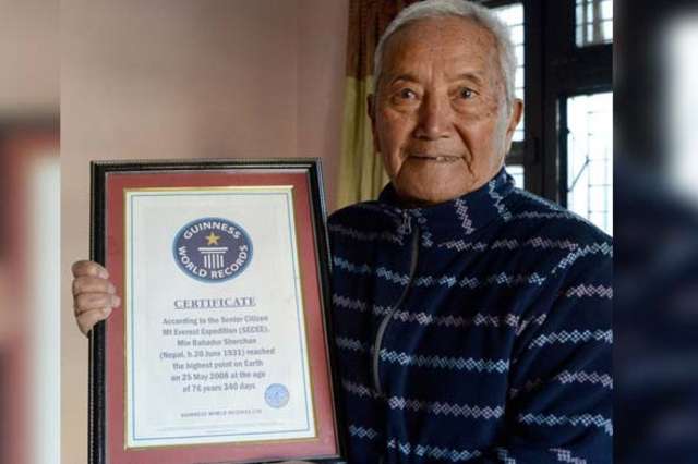 Un Népalais de 85 ans veut repartir à l`assaut de l`Everest