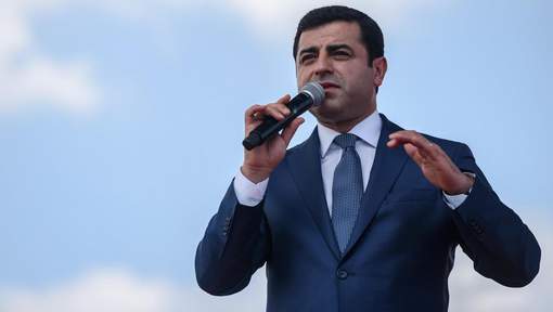 142 ans de prison requis contre le leader d`un parti kurde de Turquie