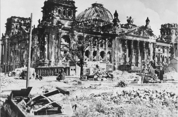Le Kremlin va bâtir une réplique du Reichstag