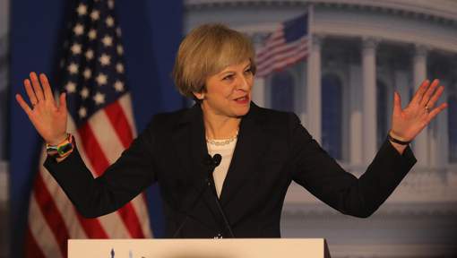 Theresa May met en garde l`Amérique contre Poutine