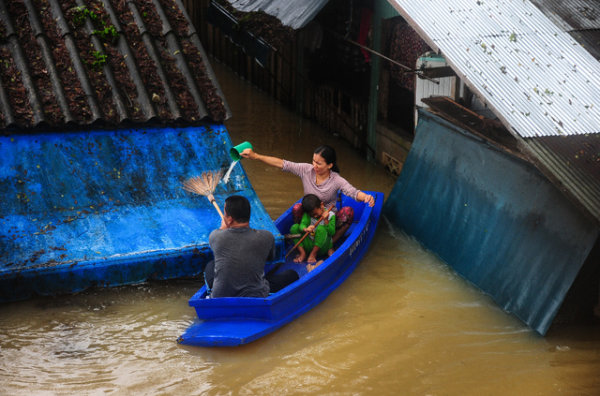 Le sud de la Thaïlande sous les eaux, 6 morts