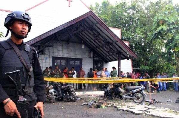 Attaque contre une église: une fillette décède