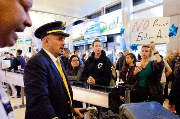 Famille irakienne bloquée sur sa route vers les USA