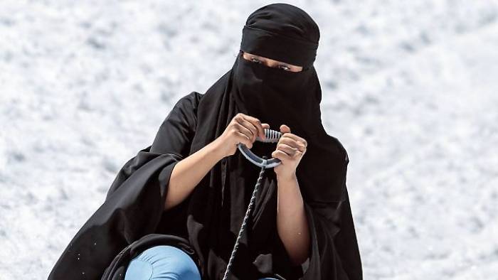 Kampf gegen die Burka beginnt am Flughafen