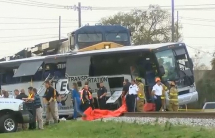 Train collides with charter bus in Mississippi, at least 3 killed