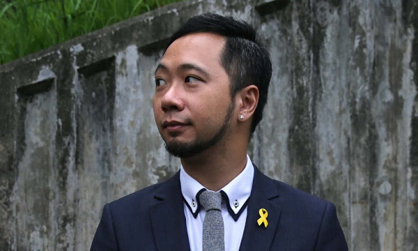 Hong Kong: des policiers accusés d`avoir battu un manifestant jugés