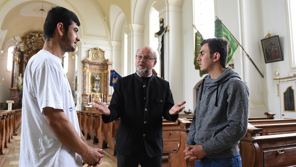 L`Eglise allemande relance le droit d`asile pour accueillir les migrants
