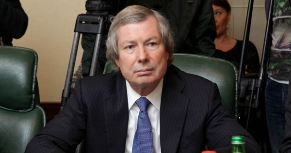 Warlick: Pour réaliser des progrès dans les négociations, l`Arménie et l`Azerbaïdjan devraient cesser le feu