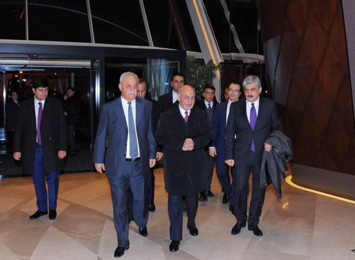 Presidente afgano permanece en Azerbaiyán