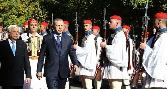 أردوغان في زيارة تاريخية إلى اليونان هي الأولى لرئيس تركي منذ 65 عاماً
