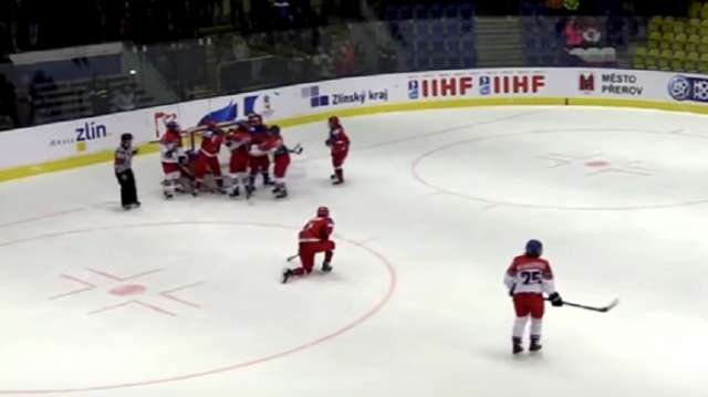 Une bagarre éclate entre les équipes de hockey sur glace féminines russe et tchèque - VIDEO