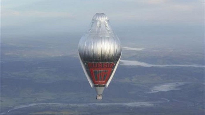 Russian balloonist claims new round the world record 