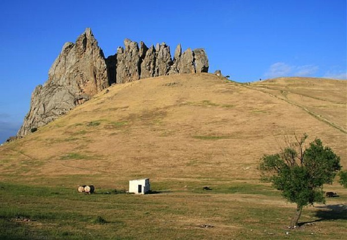 303 Stufen zum Besh Barmaq Mountain in Aserbaidschan