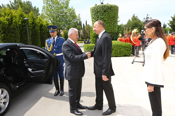 Le premier ministre de la Turquie a invité le président azerbaïdjanais à la Turquie