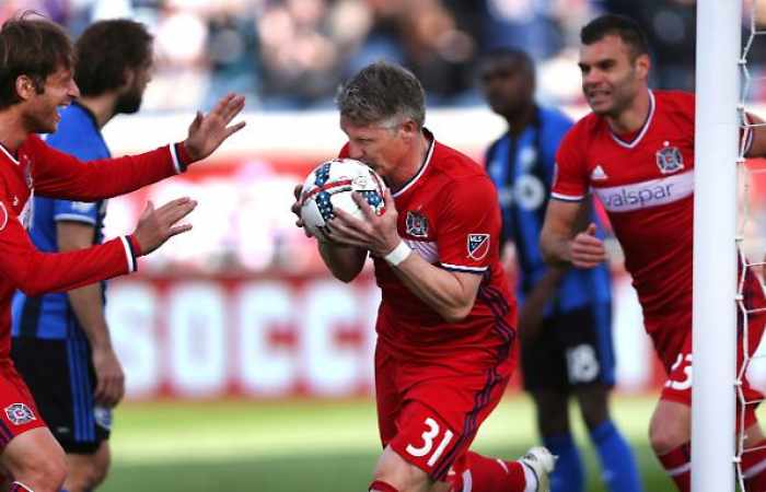 Schweinsteiger trifft gleich im ersten Spiel