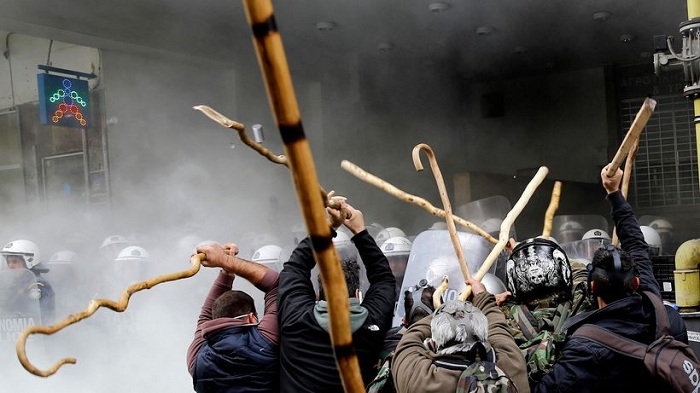 Polizei setzt Tränengas gegen protestierende Bauern ein