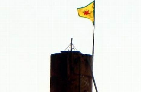Türkiyə sərhədində PKK bayrağı asıldı